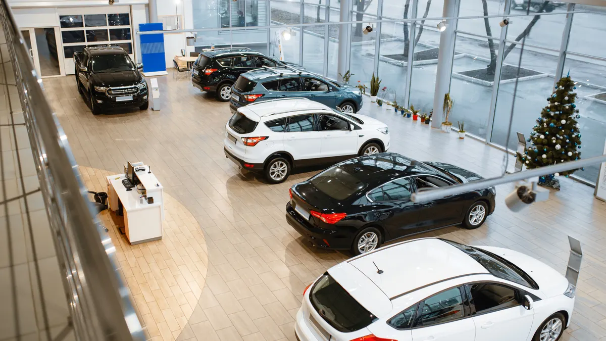 Showrooms and dealerships cleaning